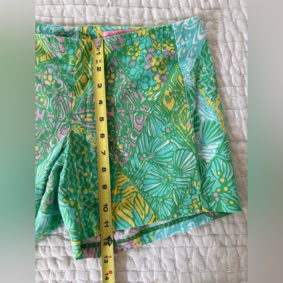 Lilly Pulitzer Deenie shorts in Sun Dance print size 6 - Picture 6 of 6